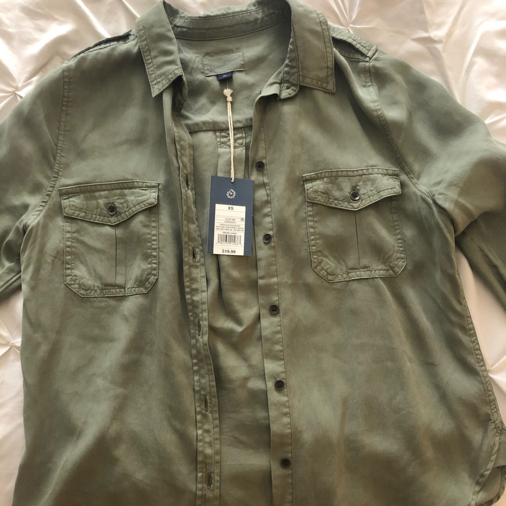 Universal Thread Army Green Shirt (Size XS)